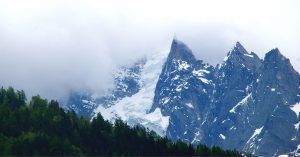 Montanas y Glaciares en el Tour del Mont Blanc. Italia, Suiza, Francia.