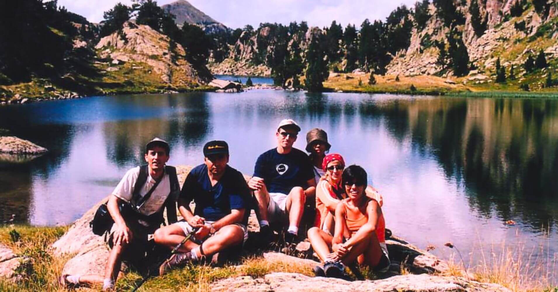 Montaneros de la Ruta de los Lagos de Colomers. Valle de Arán, Salardú. Lérida.