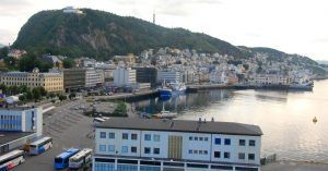 Monte y Puerto de Ålesund y el Art Nouveau, Noruega.