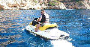 Ruta en Moto de Agua en Cuevas del Cabo de la Nao. Jávea, Alicante. Comunidad Valenciana.