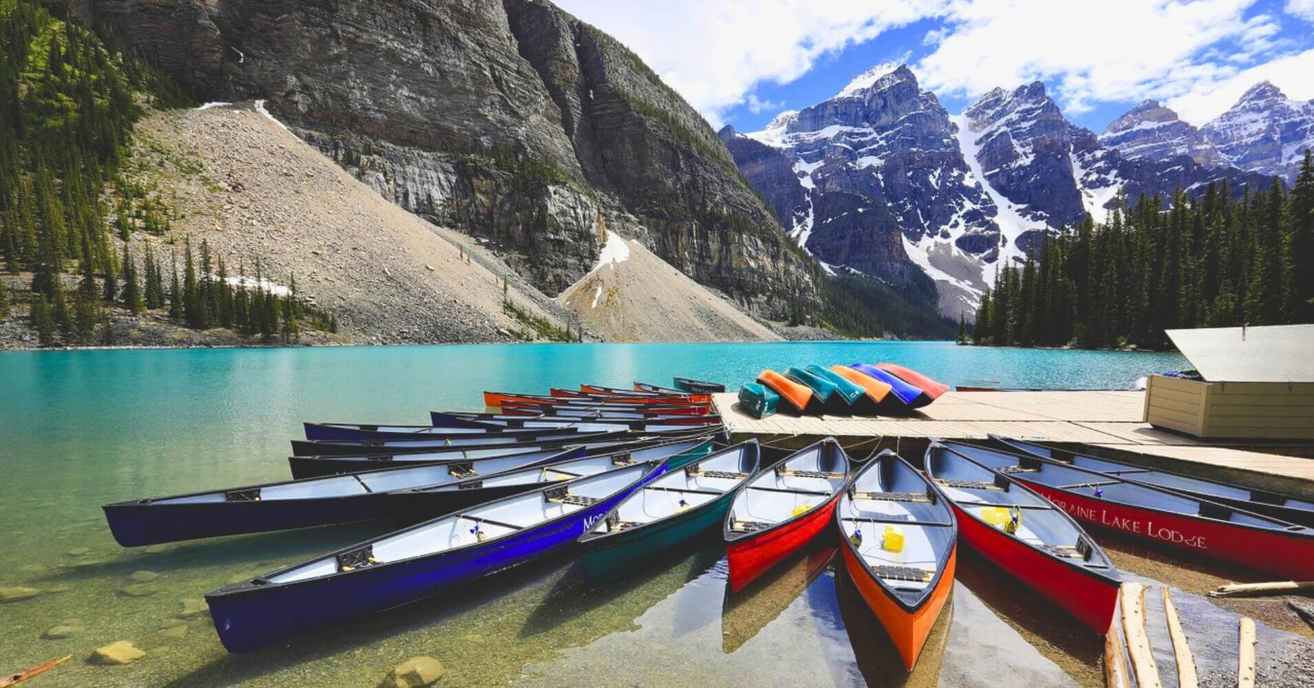 Muelle de Canoas del Lago Moraine. Parque Nacional de Banff. Alberta, Canadá.