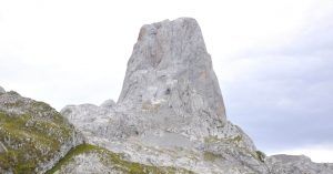 Naranjo de Bulnes. Travesía de Picos de Europa. Cantabria, Asturias.