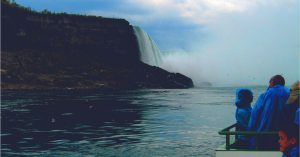 Navegando por Las Cataratas del Niágara. Estados Unidos. Canadá.