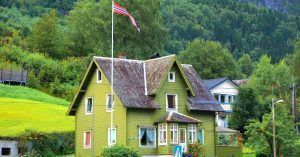 Nordfjord Fiordo del Norte. Casa Típica, Vestlandet. Noruega.