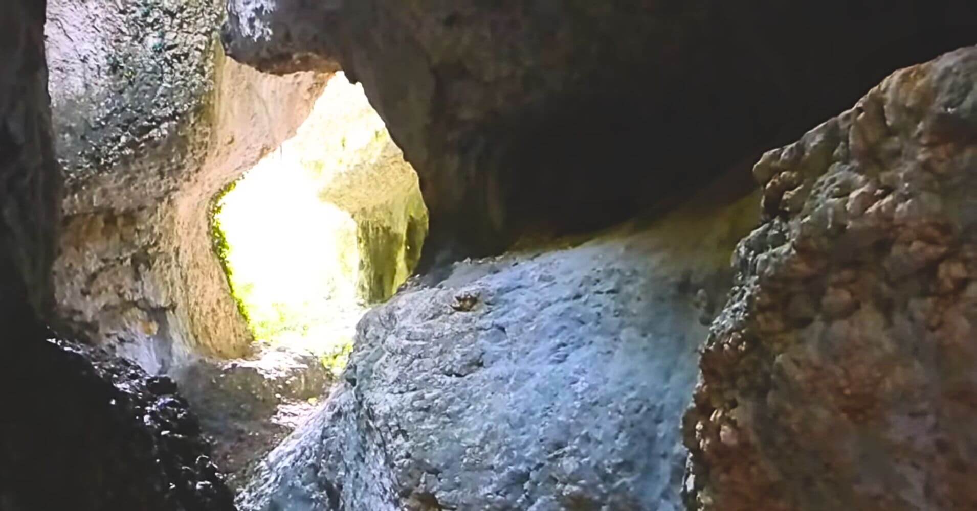 Oscuros en el Barranco de Basender, Sierra de Guara. Lecina, Huesca.