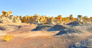 Paisaje de Badlands y Trono Alienígena. Nuevo México.