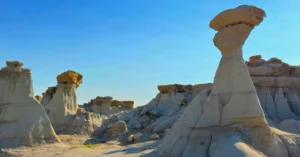 Paisaje Desértico y Badlands del Valle de los Sueños.