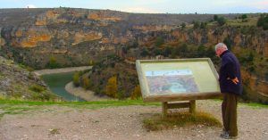 Panel de Información en la Ermita de San Frutos. Parque Natural Hoces del Río Duratón. Sepúlveda. Segovia.