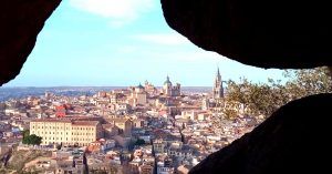 Panorámica de Toledo desde La Cueva de la Piedra del Rey Moro. Toledo, Castilla La Mancha.