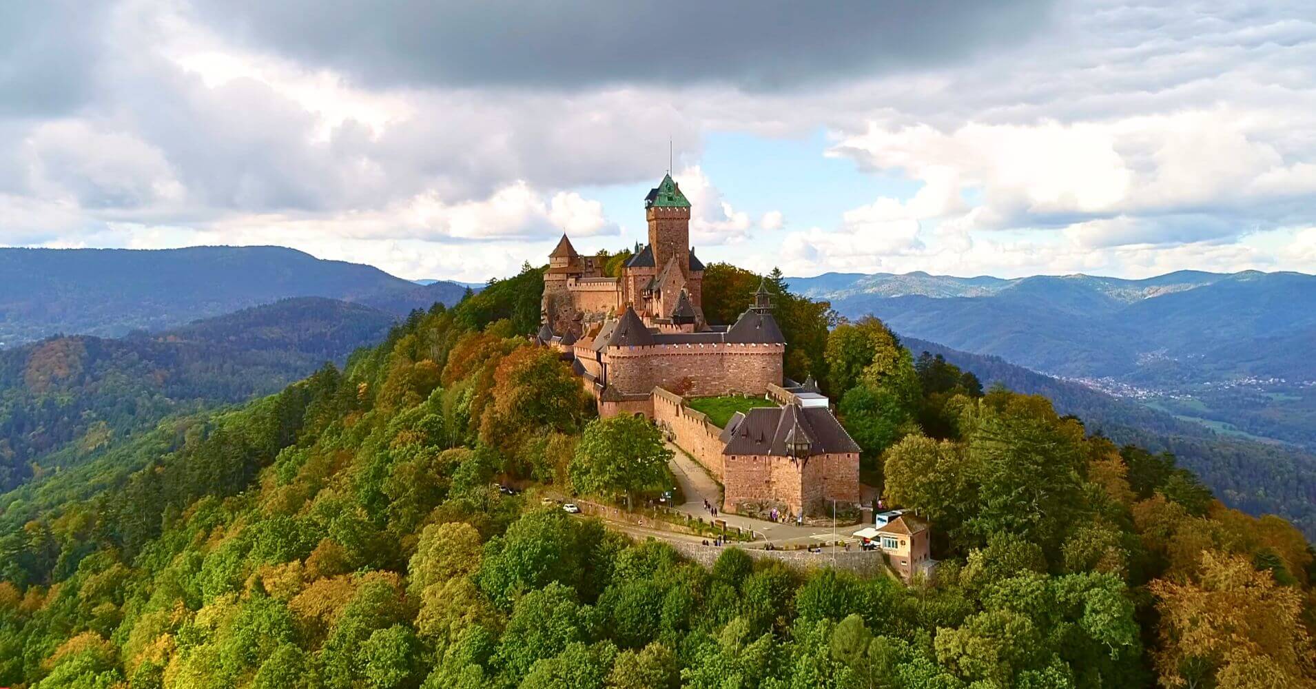 Panorámica del Castillo de Haut-Koenigsbourg. Alsacia. Francia.