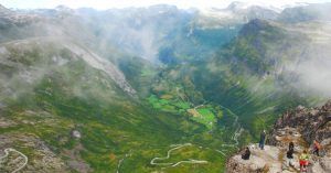 Panorámica del Fiordo de Geiranger desde El Monte Dalsnibba. Vestlandet, Noruega.