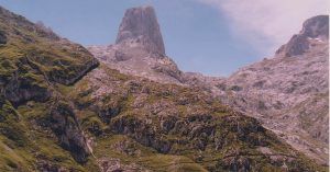Panorámica del Naranjo de Bulnes. Pico Urriellu, Asturias.