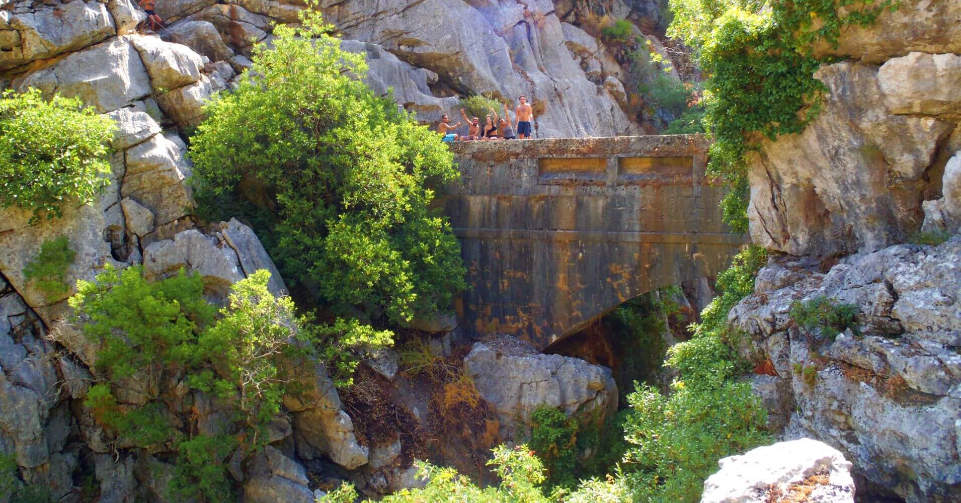 Panorámica del Puente de los Alemanes. Cañón de las Buitreras. Parque Natural de los Alcornocales. Colmenar Gaucín. Málaga. Andalucía. Panorámica del Puente de los Alemanes. Cañón de las Buitreras. Parque Natural de los Alcornocales. Colmenar Gaucín. Málaga. Andalucía.