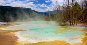 Parque Nacional de Yellowstone. Upper Geyser Basin. Geiser Old Faithful. Wyoming. Estados Unidos.