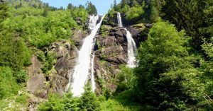 Parque Natural Adamello Brenta. Cascada de Lares. Madona di Campiglio, Véneto. Dolomitas, Italia.