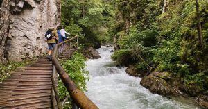 Pasarelas de Groppensteinschlucht. Obervellach, Mölltal, Raufen. Carintia, Austria.