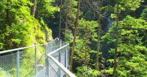 Pasarelas de la Garganta Leutaschklamm. Schanz, Leutasch. Región del Tirol. Austria.