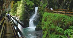 Pasarelas y Cascadas de les Gorges de la Diosaz en Alta Saboya. Auvernia-Ródano-Alpes, Francia.