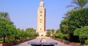 Paseando por la Mezquita de la Koutoubia. Marrakech, Marruecos.