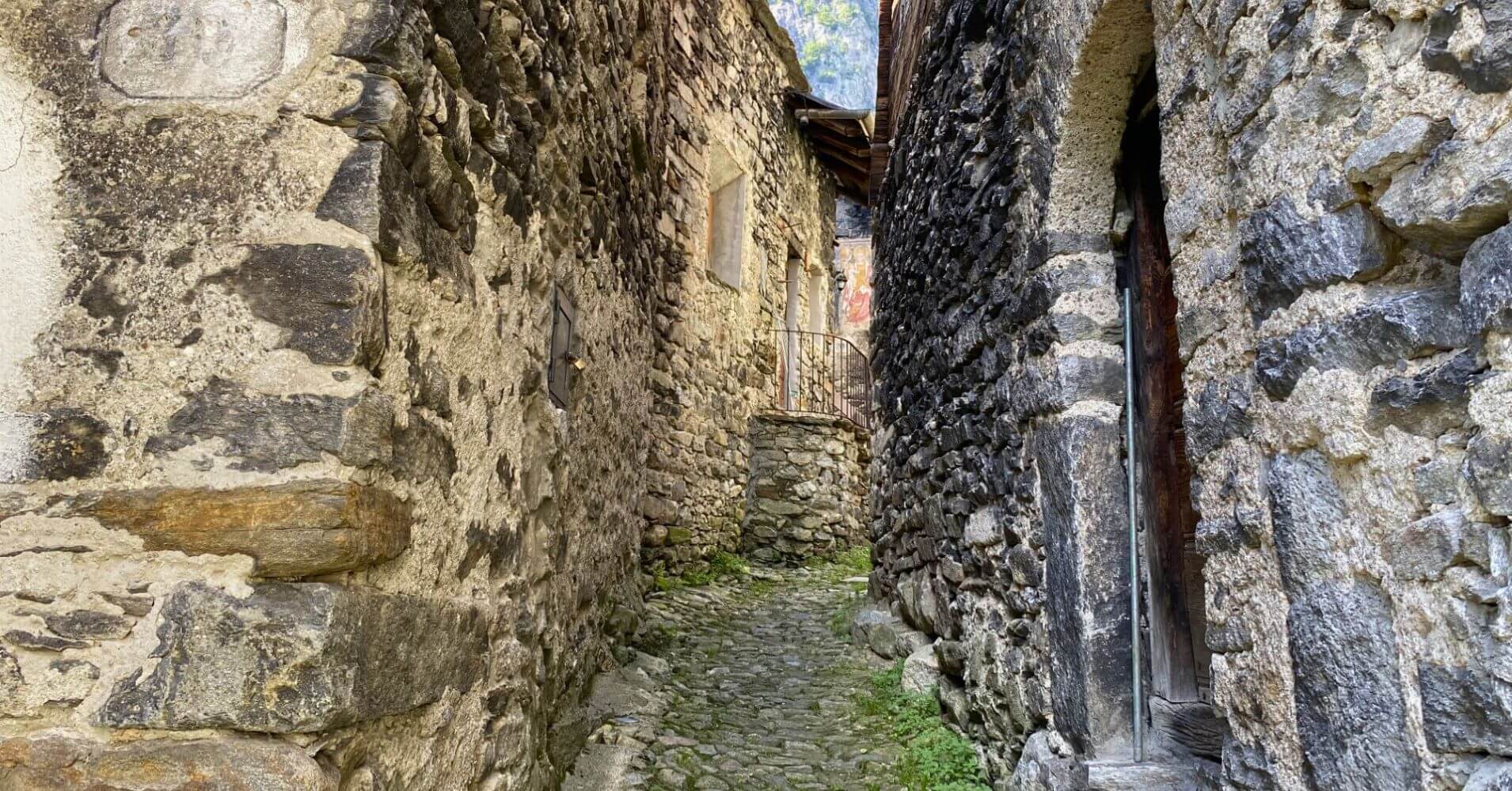 Paseando por las Calles de Savogno. Lombardía, Italia.
