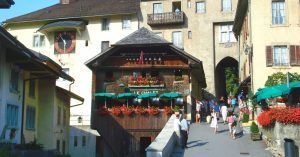 Paseo por Gruyeres. Cantón de Friburgo, Suiza.