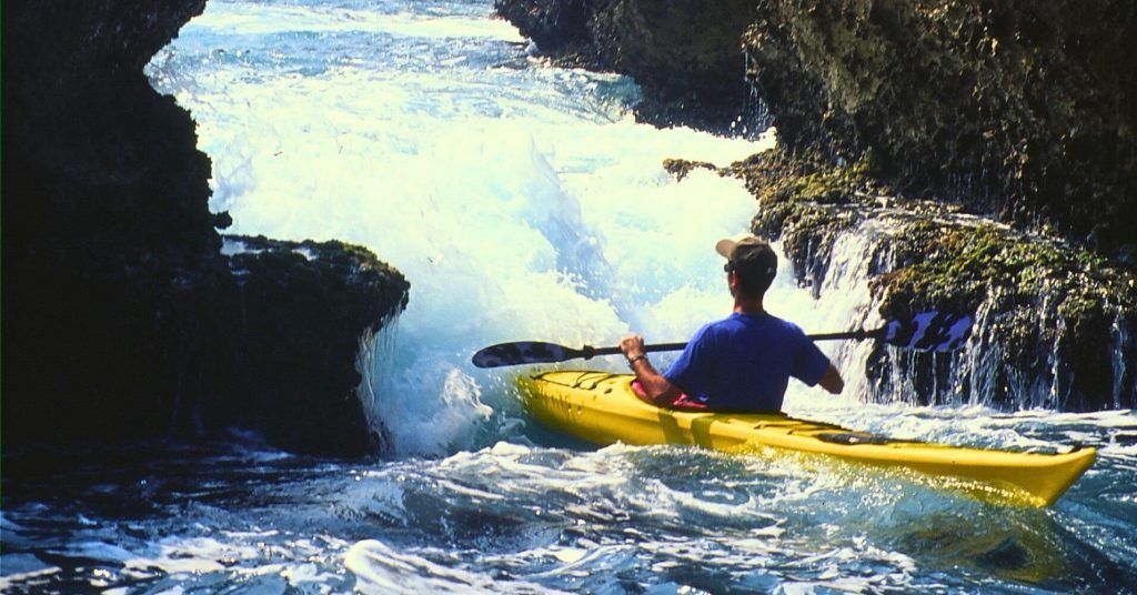 Paso de la Muerte en Kayak. Tamariu, Costa Brava. Gerona.