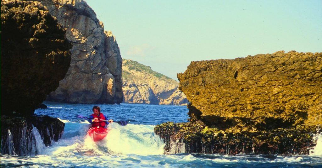 Paso de la Muerte. Travesía en Kayak por la Costa Brava. Tamariu, Gerona.