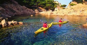 Paso de los Pinos en Kayak. Tamariu, Costa Brava. Gerona.