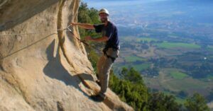 Paso Lateral Vía Ferrata Les Baumes Corcades. Centelles, Barcelona.
