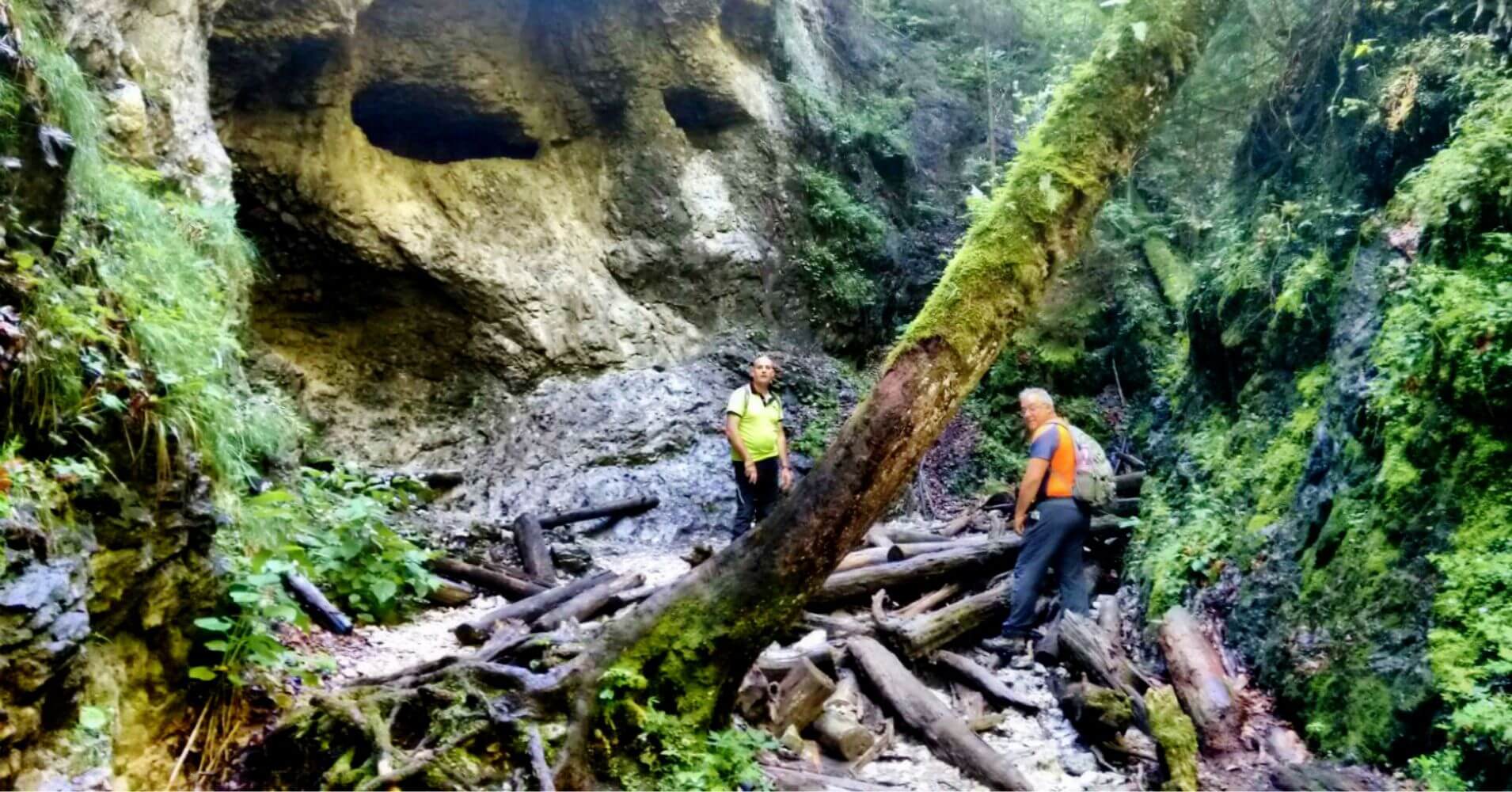 Pequeñas Cuevas del Cañón Suchá Belá, Parque Nacional Paraíso Eslovaco. Eslovaquia.