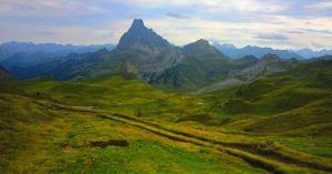 Pico du Midi d' Ossau desde el Col des Moines entre España y el País Frances.