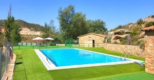 Piscina Albergue de Riodeva un Mundo Feliz. Teruel, Aragón.