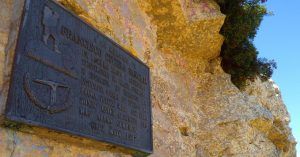 Placa Memoria. Vía Ferrata Norte del Cid. Petrer, Alicante. Comunidad Valenciana.
