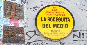 Placas Homenaje en La Bodeguita del Medio. La Habana Vieja. Cuba.