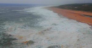 Playa de Nazaré El Sitio de las Olas Gigantes. Portugal.