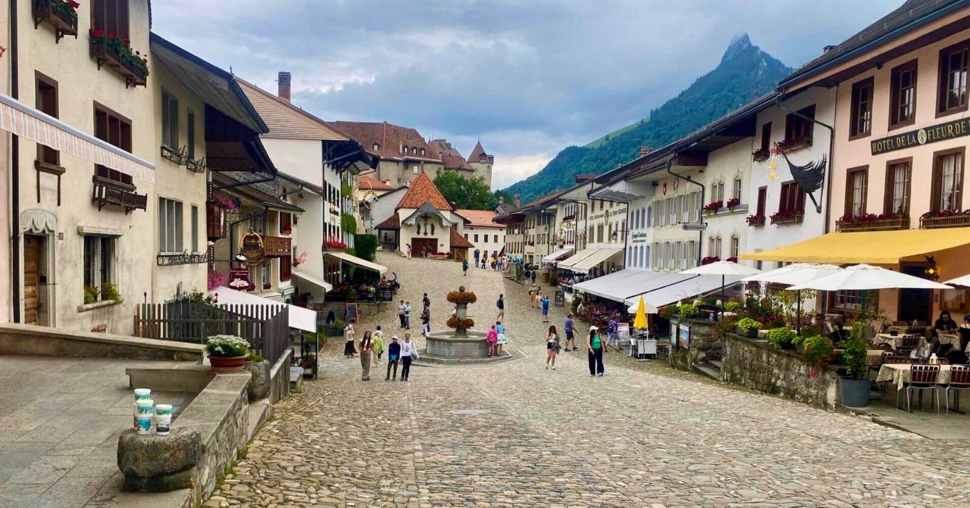 Plaza del Castillo de Gruyères. Suiza.