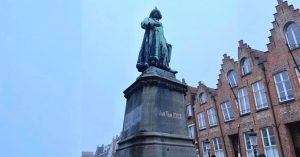 Plaza Jan Van Eyck. Un Paseo por Brujas. Bélgica.