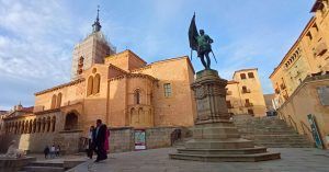 Plaza Medina del Campo. Estatua de Juan Bravo, Segovia. Castilla y León.