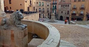 Plaza San Martín. Fuente de los Leones. Segovia. Castilla y León.