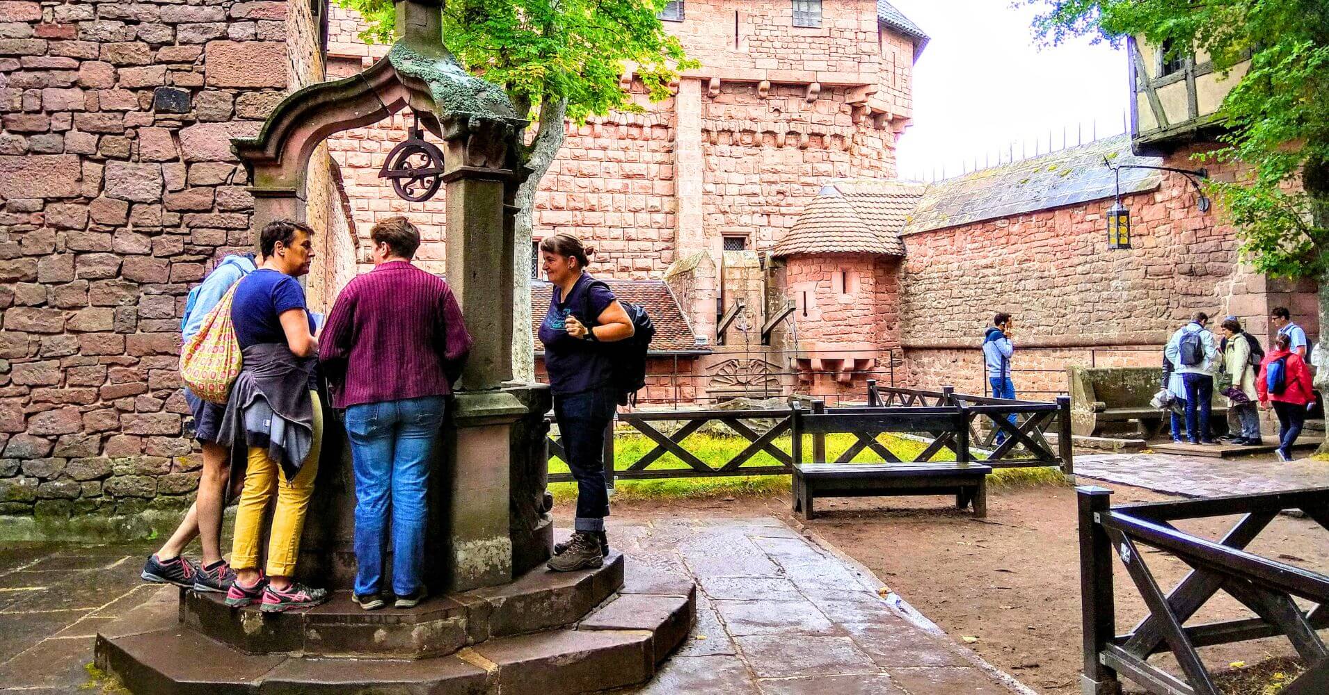 Pozo del Castillo de Haut-Koenigsbourg. Alsacia, Francia.