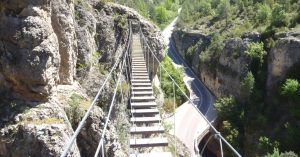 Puente Tibetano en la Vía Ferrata de las Buitreras. Priego, Cuenca. Castilla la Mancha.