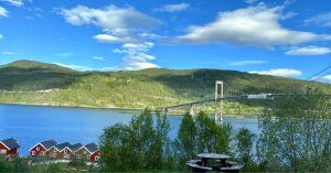 Puente Tjeldsund, Isla de Hinnøya. Troms og Finnmark, Noruega.