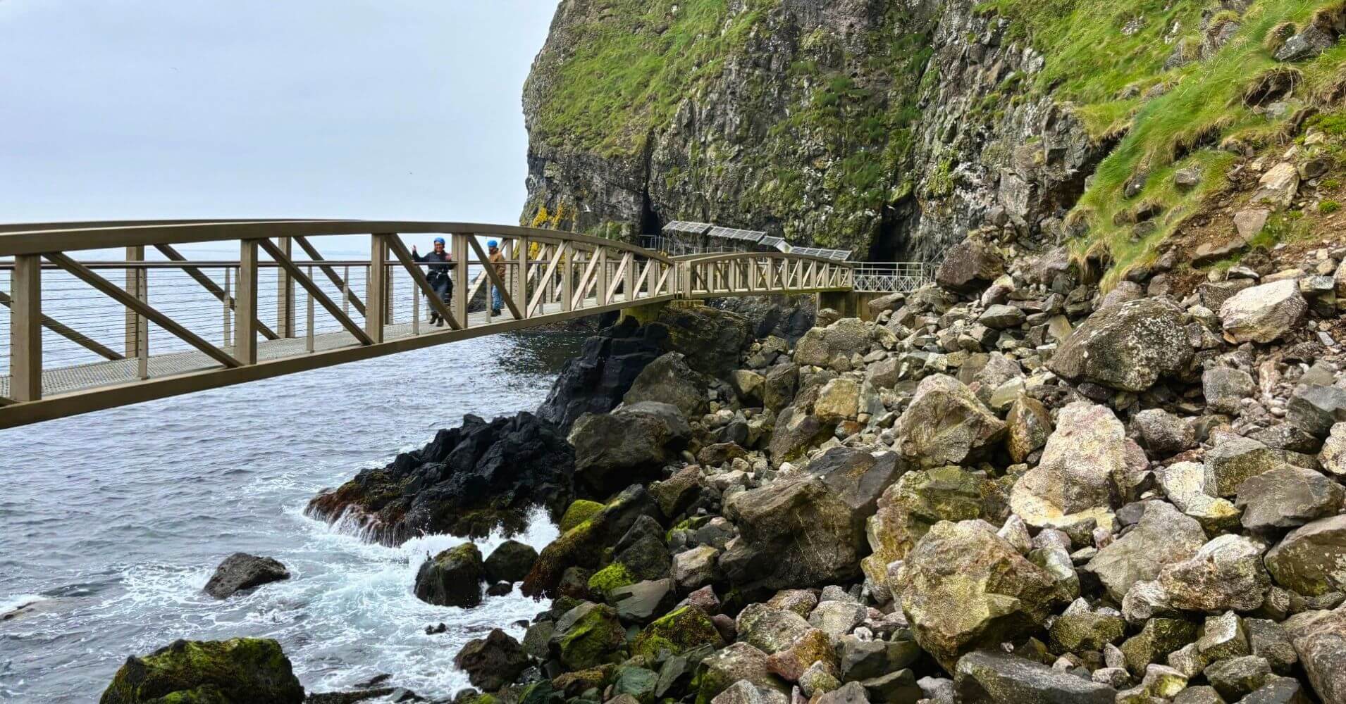Puentes y Acantilados de Gobbins Cliff Path. Irlanda del Norte.
