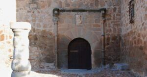 Puerta del Castillo de Orgaz. Toledo.