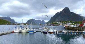 Puerto de Reine. Isla de Roskenesoya. Lofoten, Nordland. Noruega.
