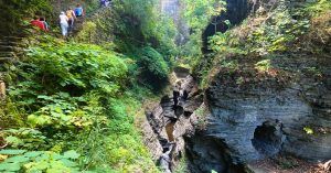 Recorrido del Parque Estatal Watkins Glen. Nueva York, Estados Unidos.