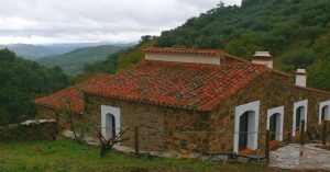 Refugio de Sierra Morena. Arroyomolinos de León, Huelva, Andalucía.