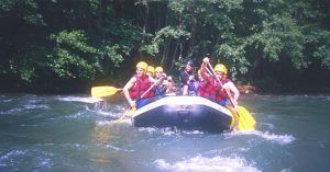 Remando en el Rafting del Noguera Pallaresa. Lérida.