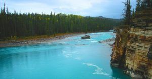 Río Maligne en el Parque Nacional Jasper. Alberta, Canadá.