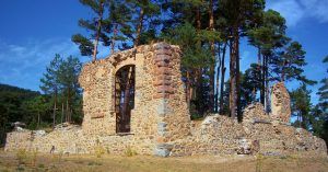 Ruinas de la Casa Eraso. Convento de Casarás. Valsaín, Segovia. Castilla y León.